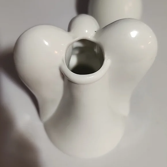 ASSORTMENT OF WHITE CERAMICS. - Picture 10 of 13